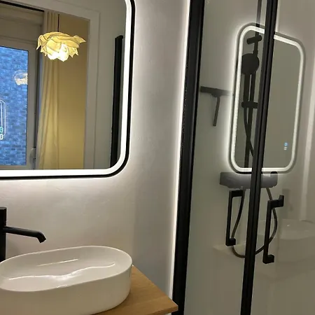 Green Studio Apartment